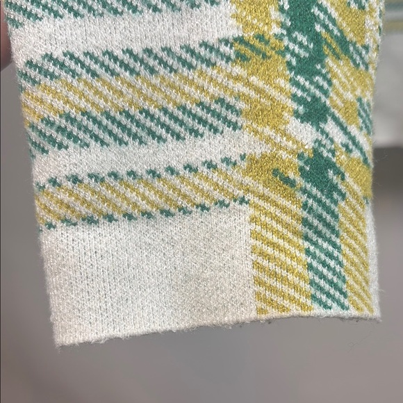 Tahari Green and Yellow Cowl Neck Sweater with Vintage Plaid Design. ( T 437) - Picture 5 of 7